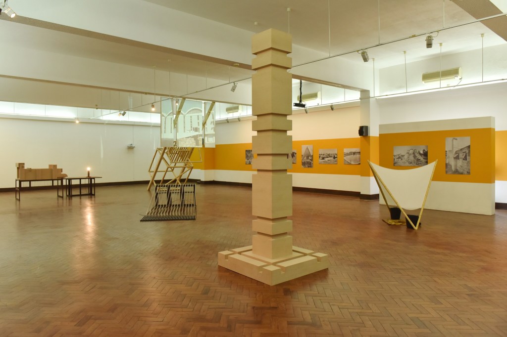 Instalação “Campo Experimental” de Ângela Ferreira no&nbsp;MUSART