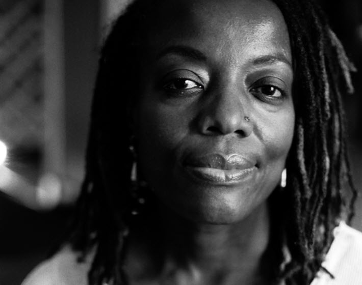 Tsitsi Dangarembga recebe ‘prémio carreira’ do festival de literatura africana de&nbsp;Sharjah